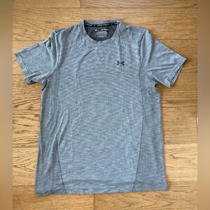 Under Armour Workout Shirt - L